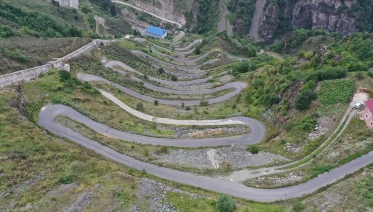 Ordu’da dağ yamacına yapılan 21 virajlı yol ulaşım süresini kısaltıyor