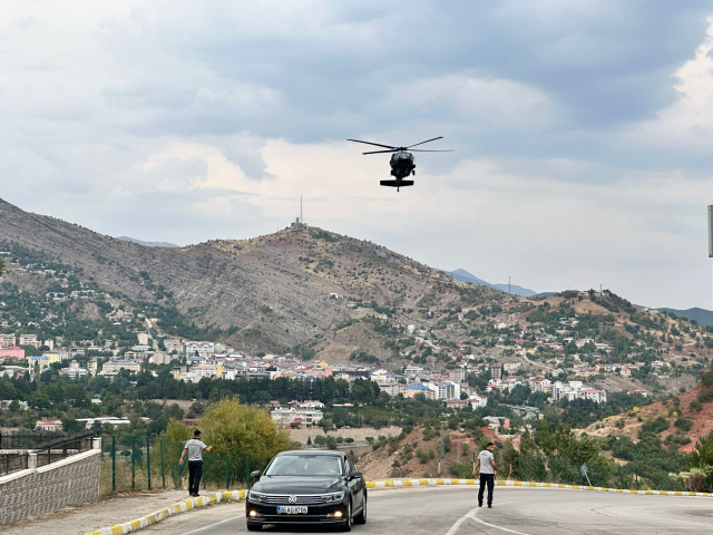 Tunceli'nin Ovacık ilçesinde askeri aracın kaza yapması sonucu 3 askerimiz şehit düştü, 2 askerimiz yaralandı